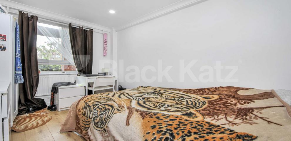 			New Instruction , 4 Bedroom, 1 bath, 0 reception Apartment			 Meakin Estate, Rothsay Street, Tower Bridge